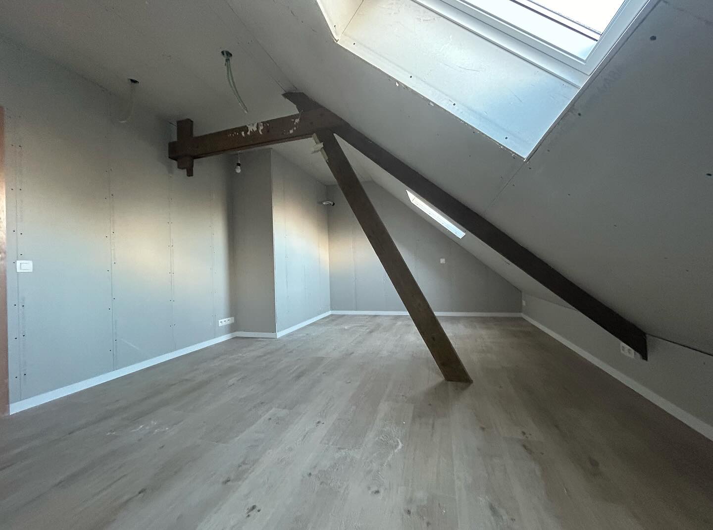 Zolderombouw met houten afwerking